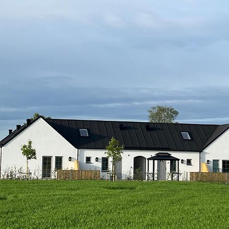 Maelarhusen Semesterby Oesterlen - Stugor & Gardssviter Sandby Exterior photo