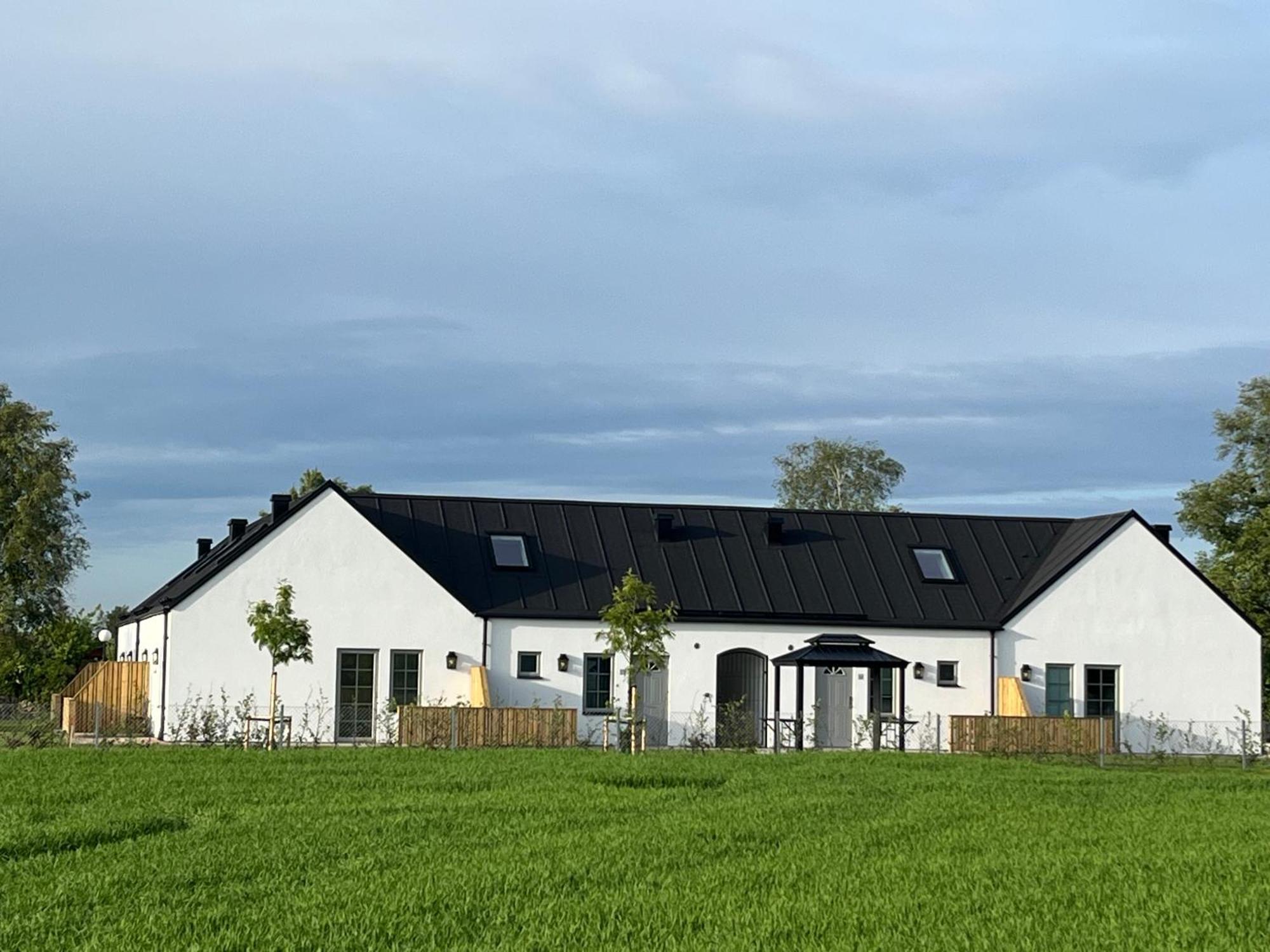 Maelarhusen Semesterby Oesterlen - Stugor & Gardssviter Sandby Exterior photo